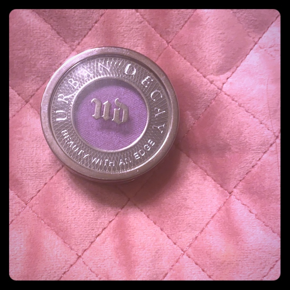 Urban Decay eyeshadow Asphyxia